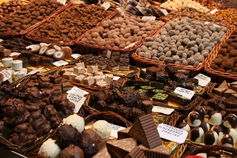 vitrine-PEGOMAS-min_chocolates_chocolate_nibble_sweetness_fine_chocolates_gourmet_candy_brand-752083