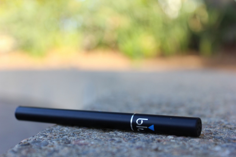 vitrine-PEGOMAS-min_e_cigarette_vaping_blu_cigs_blu_electronic_cigarette_tobacco_cigarette_smoke-637061